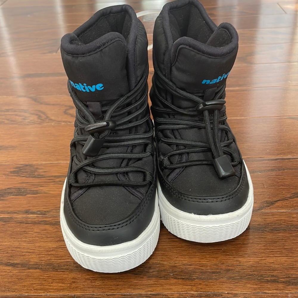Native Chamonix Child Boots (unisex) size 9